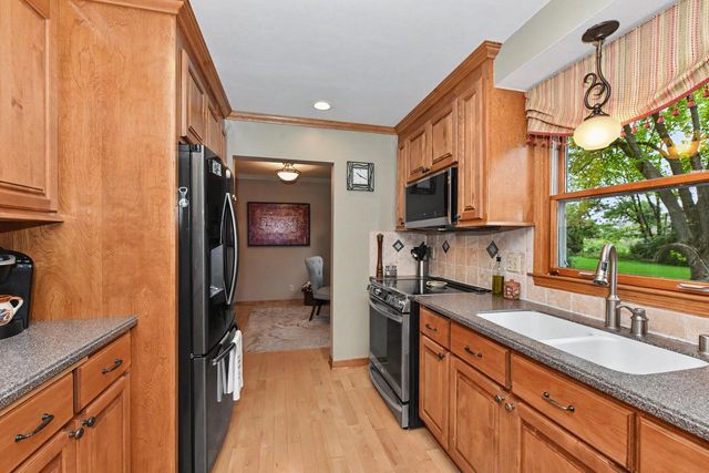 3250 W Rochelle AVENUE, Glendale, WI 53209