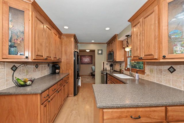 3250 W Rochelle AVENUE, Glendale, WI 53209