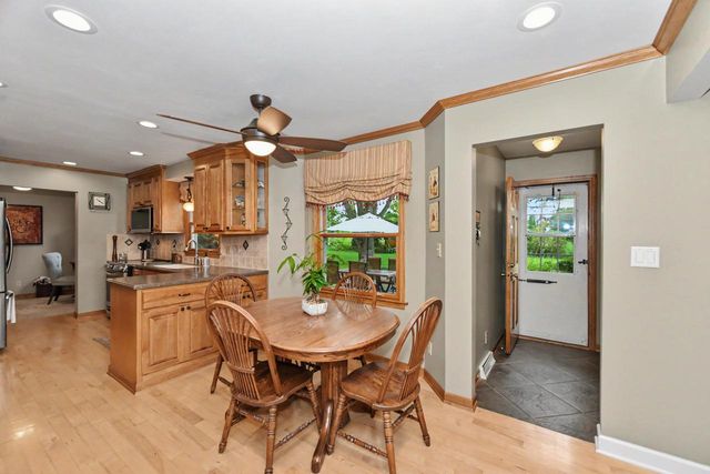 3250 W Rochelle AVENUE, Glendale, WI 53209