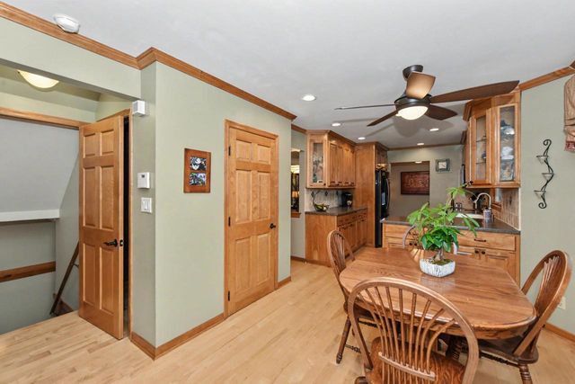 3250 W Rochelle AVENUE, Glendale, WI 53209