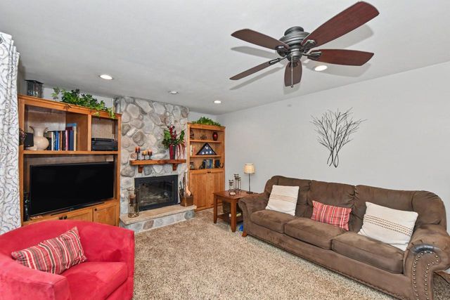 3250 W Rochelle AVENUE, Glendale, WI 53209