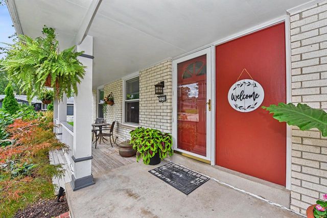 3250 W Rochelle AVENUE, Glendale, WI 53209