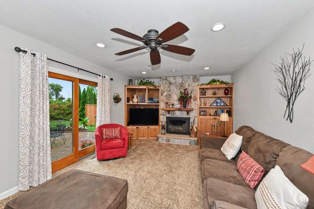 3250 W Rochelle AVENUE, Glendale, WI 53209