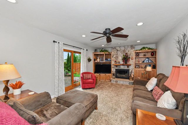 3250 W Rochelle AVENUE, Glendale, WI 53209