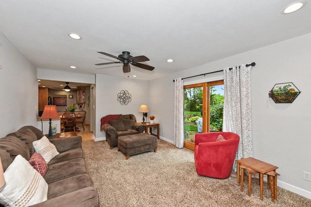 3250 W Rochelle AVENUE, Glendale, WI 53209