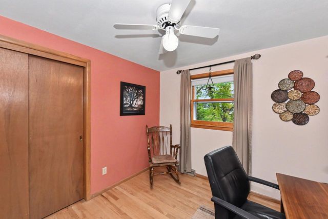 3250 W Rochelle AVENUE, Glendale, WI 53209