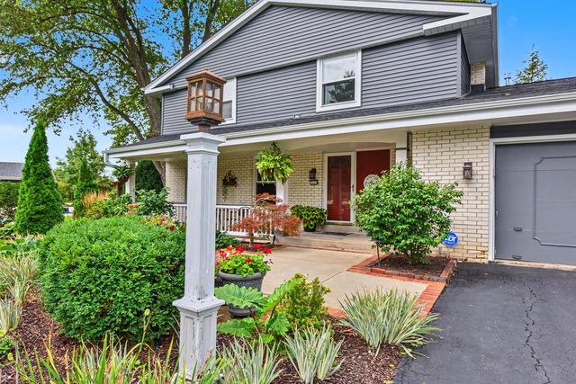 3250 W Rochelle AVENUE, Glendale, WI 53209