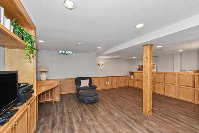 3250 W Rochelle AVENUE, Glendale, WI 53209