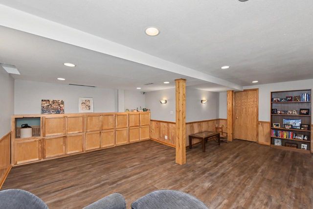 3250 W Rochelle AVENUE, Glendale, WI 53209