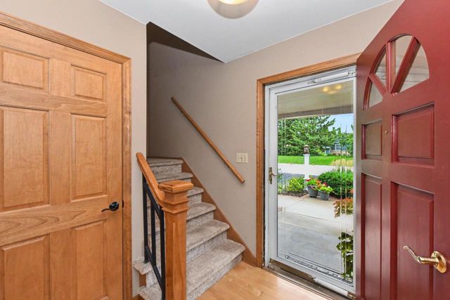 3250 W Rochelle AVENUE, Glendale, WI 53209