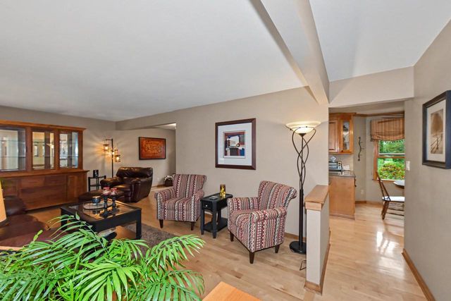 3250 W Rochelle AVENUE, Glendale, WI 53209