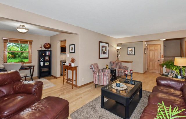 3250 W Rochelle AVENUE, Glendale, WI 53209