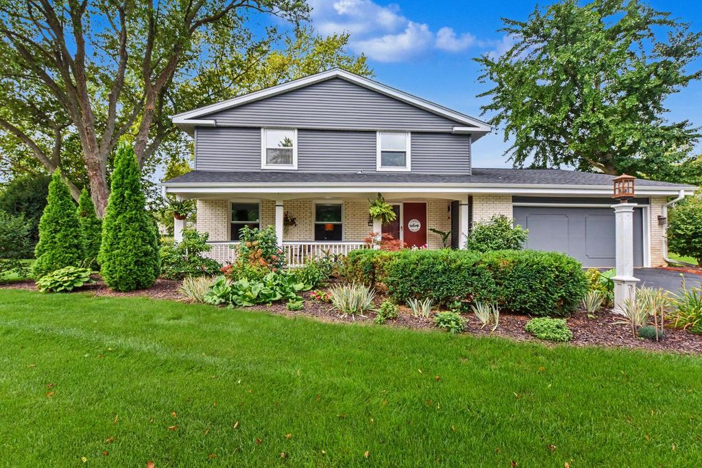 3250 W Rochelle AVENUE, Glendale, WI 53209