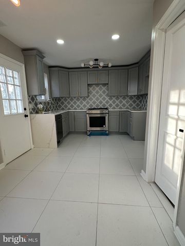 14 BUTTONWOOD RD, Voorhees, NJ 08043