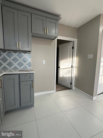 14 BUTTONWOOD RD, Voorhees, NJ 08043