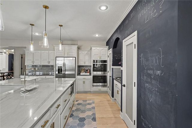 14536 Grant Street, Overland Park, KS 66221
