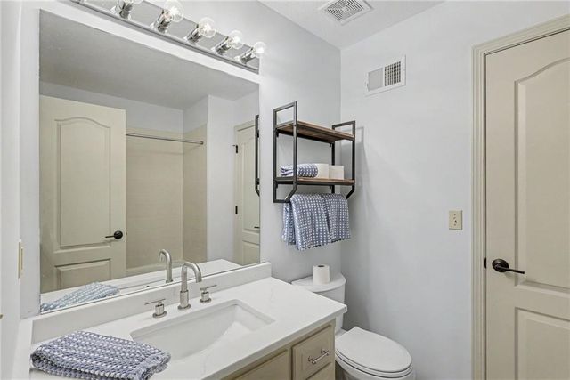 14536 Grant Street, Overland Park, KS 66221