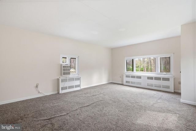 25 DIVERTY RD, Pennington, NJ 08534