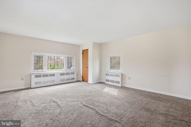 25 DIVERTY RD, Pennington, NJ 08534