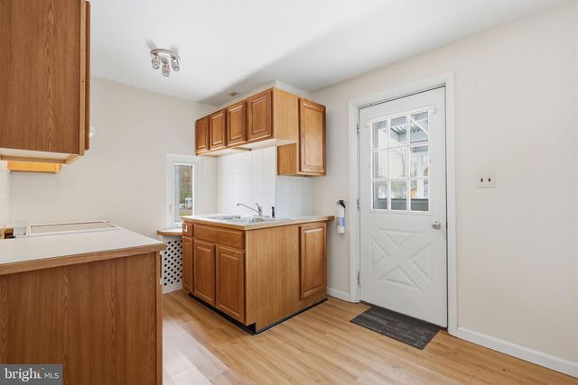 25 DIVERTY RD, Pennington, NJ 08534