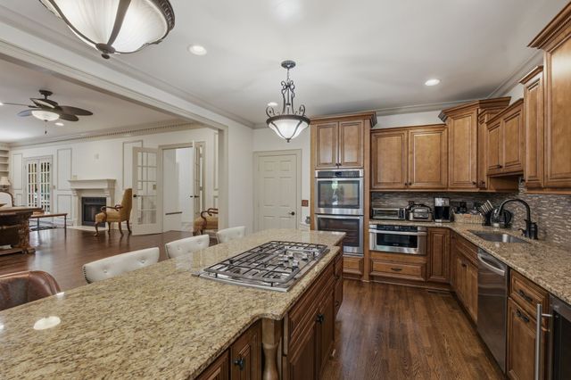 165 Charleston Park, Nashville, TN 37205