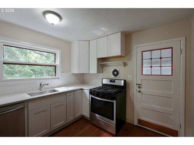 7925 Sw 11TH Ave, Portland, OR 97219