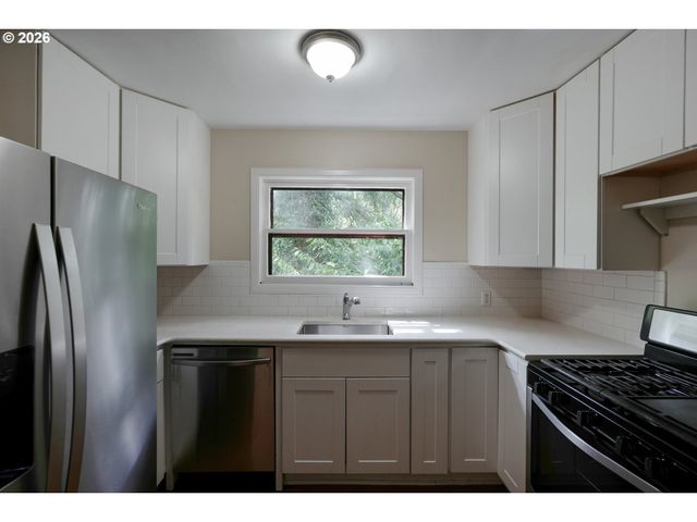 7925 Sw 11TH Ave, Portland, OR 97219