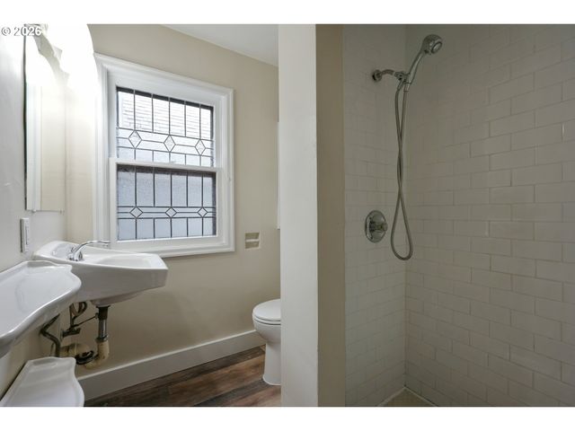 7925 Sw 11TH Ave, Portland, OR 97219