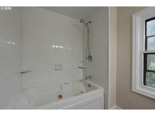 7925 Sw 11TH Ave, Portland, OR 97219