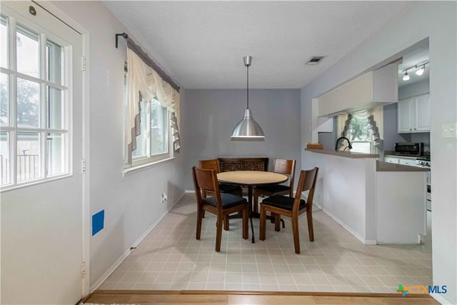 1609 Woodhill Drive, Round Rock, TX 78681
