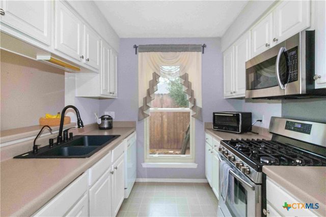 1609 Woodhill Drive, Round Rock, TX 78681