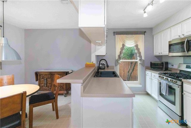 1609 Woodhill Drive, Round Rock, TX 78681