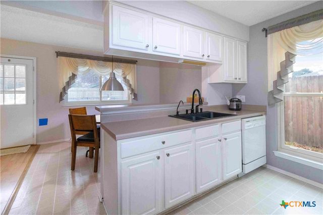 1609 Woodhill Drive, Round Rock, TX 78681