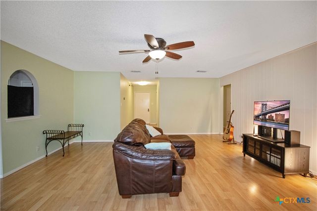1609 Woodhill Drive, Round Rock, TX 78681