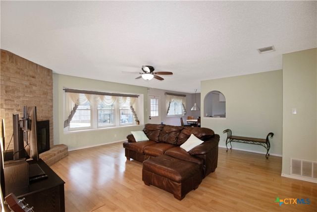 1609 Woodhill Drive, Round Rock, TX 78681