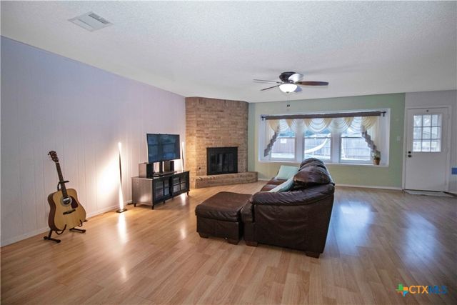 1609 Woodhill Drive, Round Rock, TX 78681