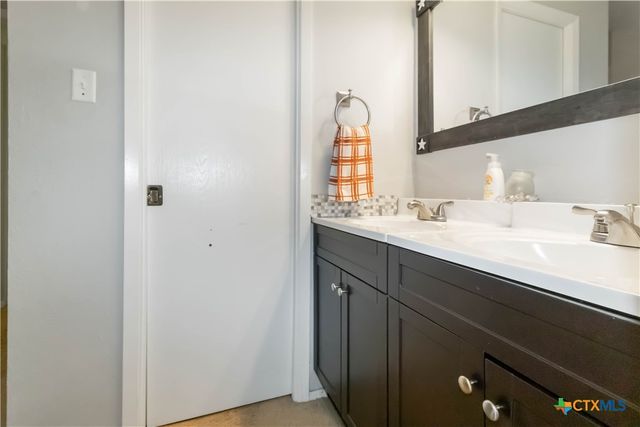1609 Woodhill Drive, Round Rock, TX 78681