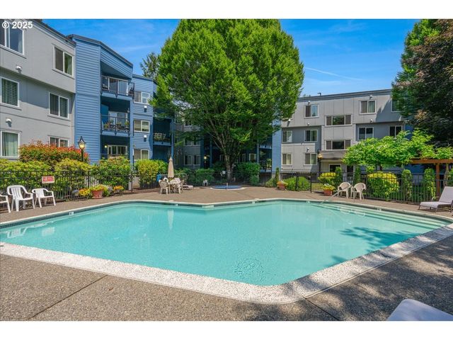 8720 Sw TUALATIN Rd 204, Tualatin, OR 97062