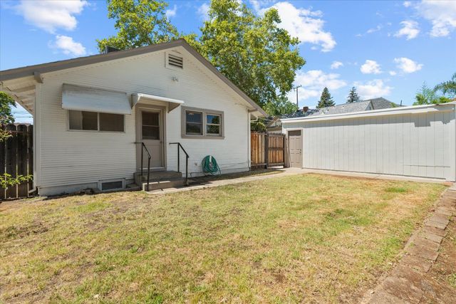 857 38th St, Sacramento, CA 95816