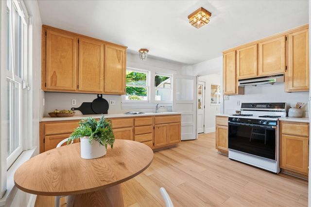 857 38th St, Sacramento, CA 95816