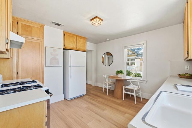 857 38th St, Sacramento, CA 95816