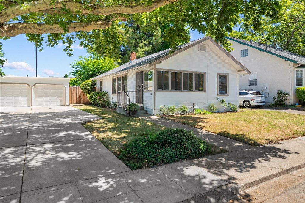 857 38th St, Sacramento, CA 95816