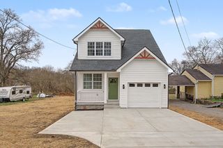 908 Hospital Dr, Madison, TN 37115