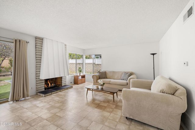 635 W Velarde Drive, Thousand Oaks, CA 91360