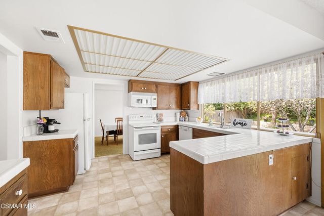 635 W Velarde Drive, Thousand Oaks, CA 91360