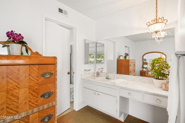 635 W Velarde Drive, Thousand Oaks, CA 91360