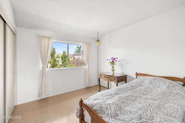 635 W Velarde Drive, Thousand Oaks, CA 91360