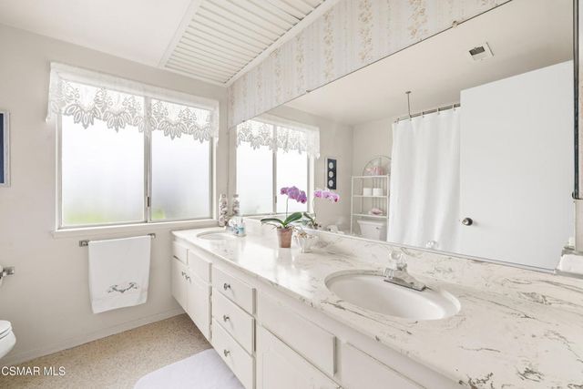 635 W Velarde Drive, Thousand Oaks, CA 91360