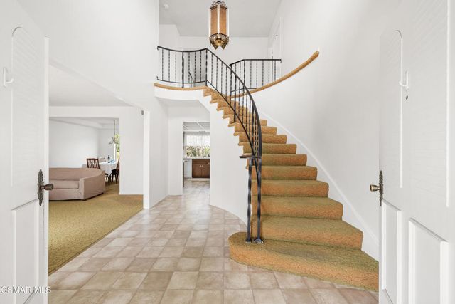 635 W Velarde Drive, Thousand Oaks, CA 91360