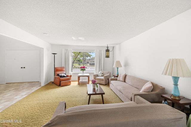 635 W Velarde Drive, Thousand Oaks, CA 91360